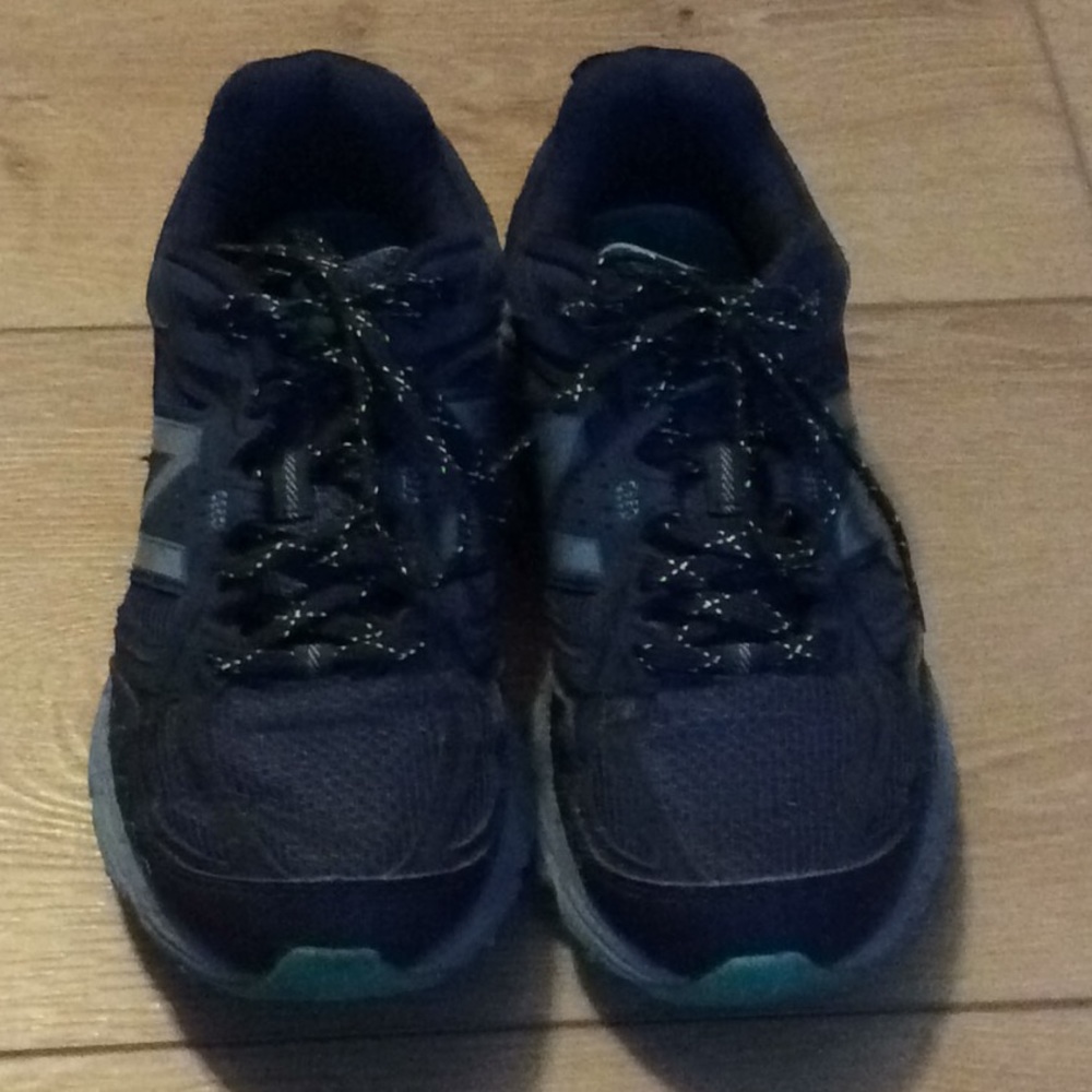 Ladies Sz 7 gray New Balance All Terrain 510vs